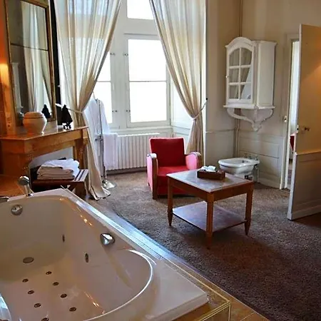 Domaine De Villeray 4*